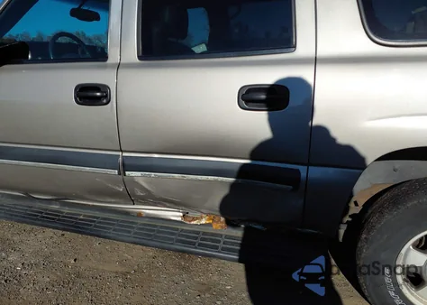 2003 Chevrolet Suburban 1500 Ls из США, поврежденный, VIN 1GNFK16T03J195969